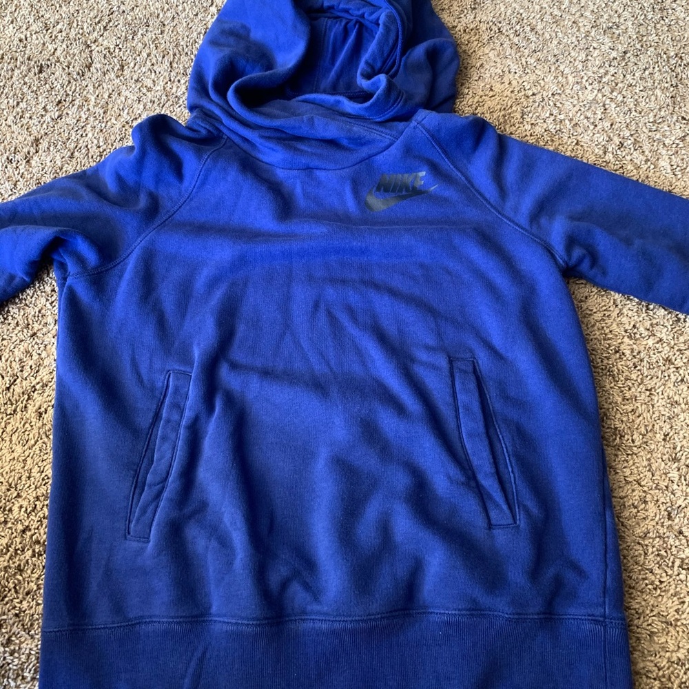 Medium blue nike sweatshirt.